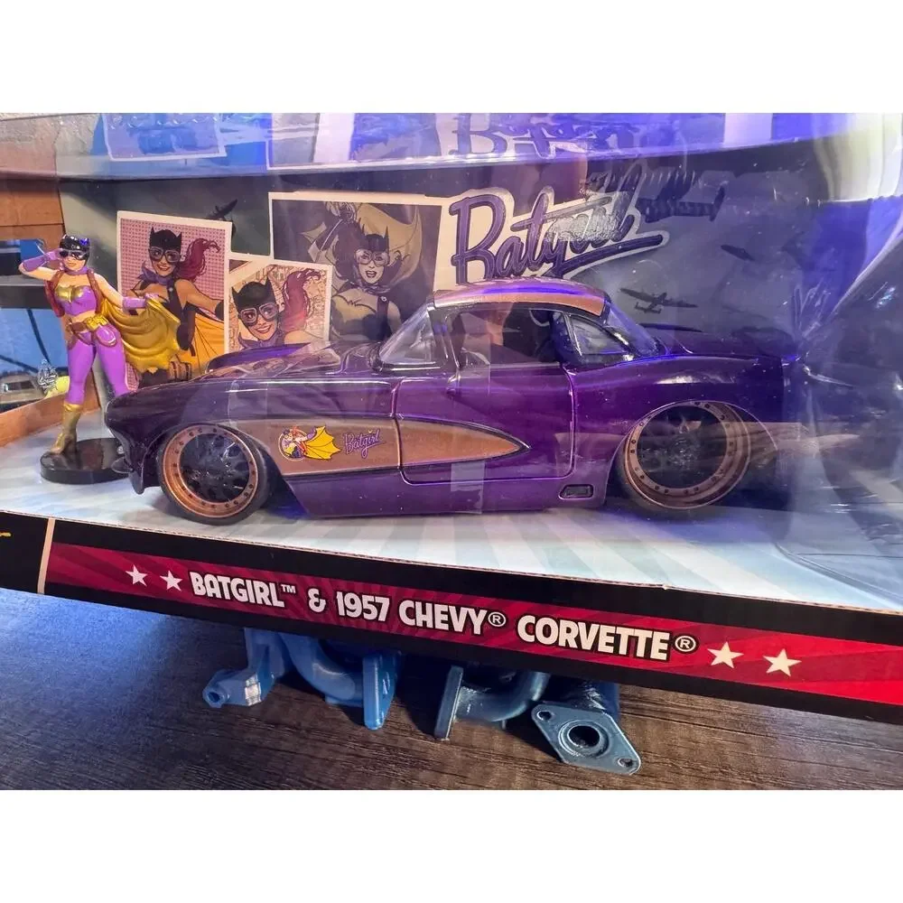 Jada 1/24 DC Comics Bombshells Batgirl 1957 Chevy Corvette